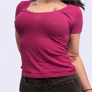 🌺 American Eagle Outfitters V-Neck Slub Tee - Magenta XS